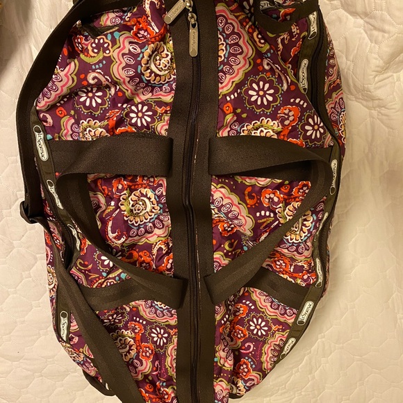 LeSportsac Weekender - Picture 3 of 3